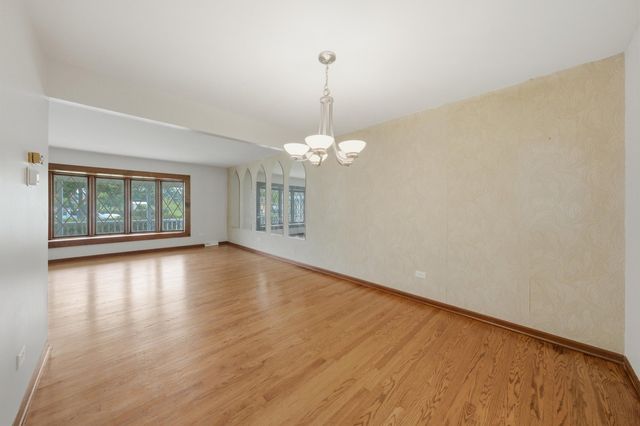 601 Honey Locust Lane, Darien, IL 60561
