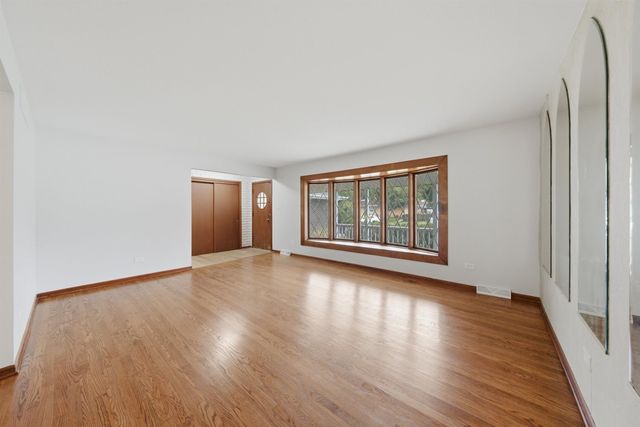 601 Honey Locust Lane, Darien, IL 60561