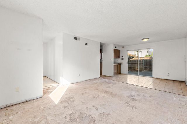 5113 Greenberry Dr, Sacramento, CA 95841