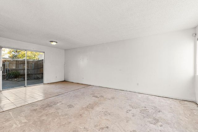 5113 Greenberry Dr, Sacramento, CA 95841