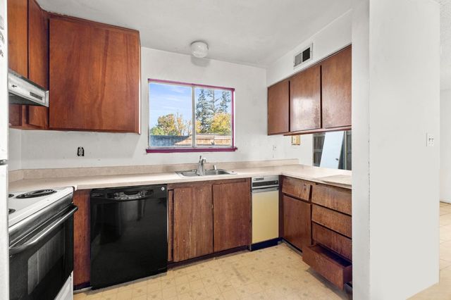 5113 Greenberry Dr, Sacramento, CA 95841