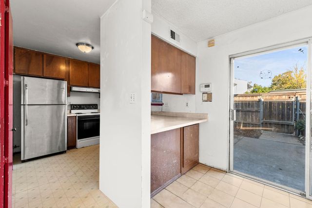 5113 Greenberry Dr, Sacramento, CA 95841