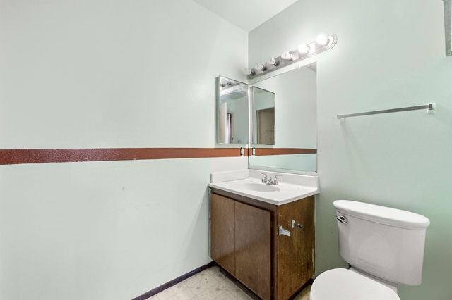 5113 Greenberry Dr, Sacramento, CA 95841