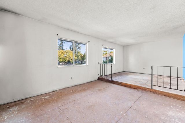 5113 Greenberry Dr, Sacramento, CA 95841