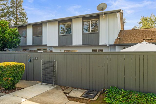 5113 Greenberry Dr, Sacramento, CA 95841