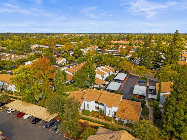 5113 Greenberry Dr, Sacramento, CA 95841