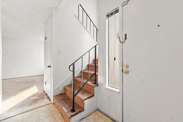 5113 Greenberry Dr, Sacramento, CA 95841