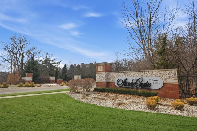 8510 Stonegate Court, St. John, IN 46373