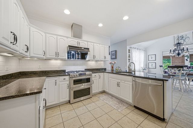 894 Liberty St 10, Braintree, MA 02184