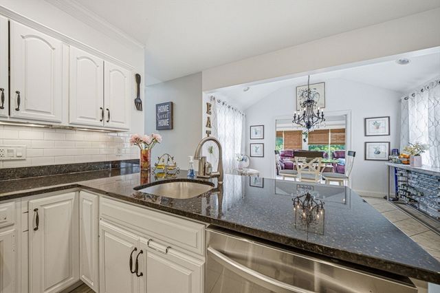 894 Liberty St 10, Braintree, MA 02184