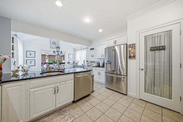 894 Liberty St 10, Braintree, MA 02184