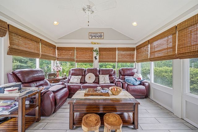 894 Liberty St 10, Braintree, MA 02184
