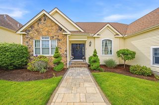 894 Liberty St 10, Braintree, MA 02184