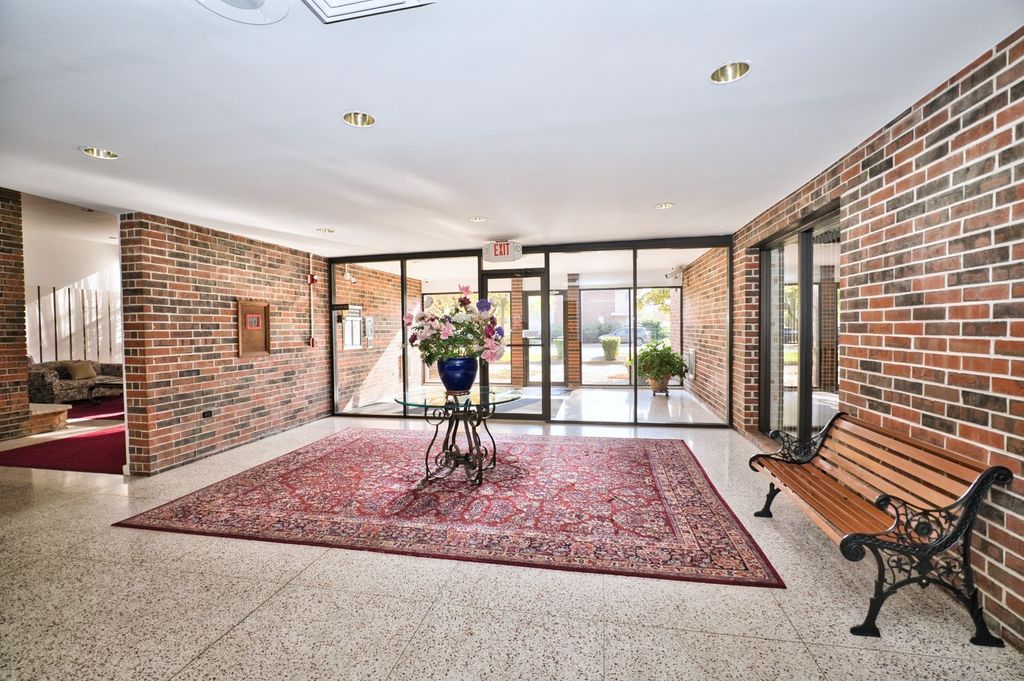 9558 Gross Point Road 201A, Skokie, IL 60076 — photo 3
