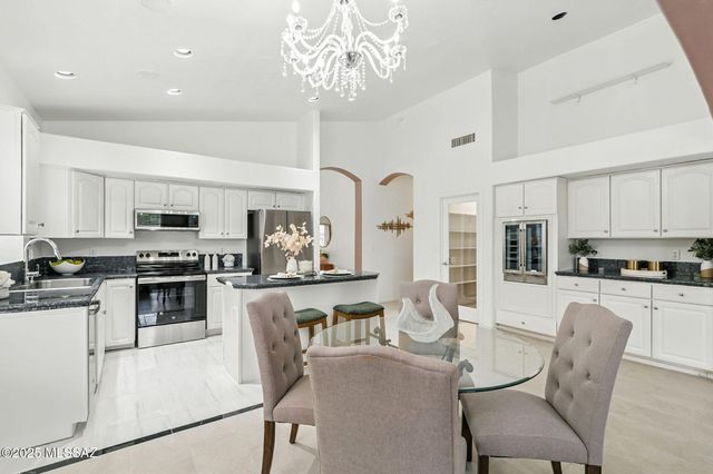 7519 N Bradstreet Drive, Tucson, AZ 85743