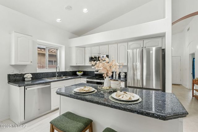 7519 N Bradstreet Drive, Tucson, AZ 85743