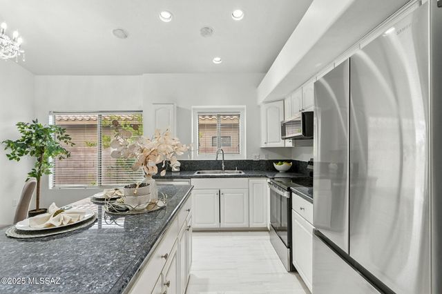 7519 N Bradstreet Drive, Tucson, AZ 85743