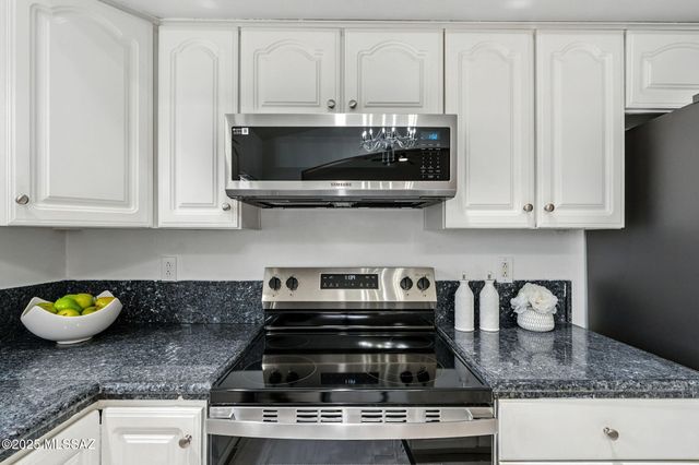 7519 N Bradstreet Drive, Tucson, AZ 85743