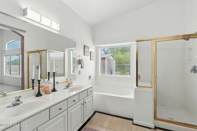 7519 N Bradstreet Drive, Tucson, AZ 85743