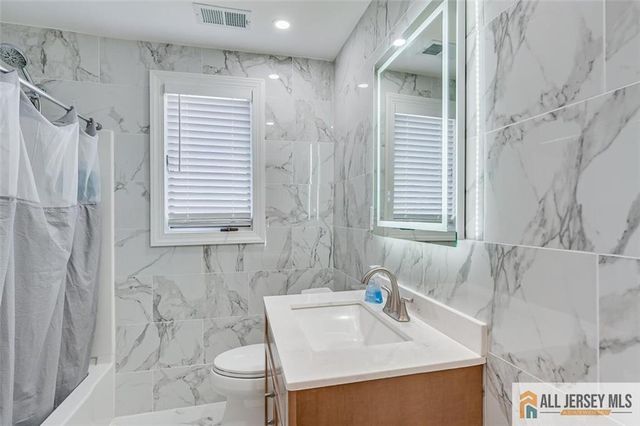 31 Riva Avenue, Milltown, NJ 08850