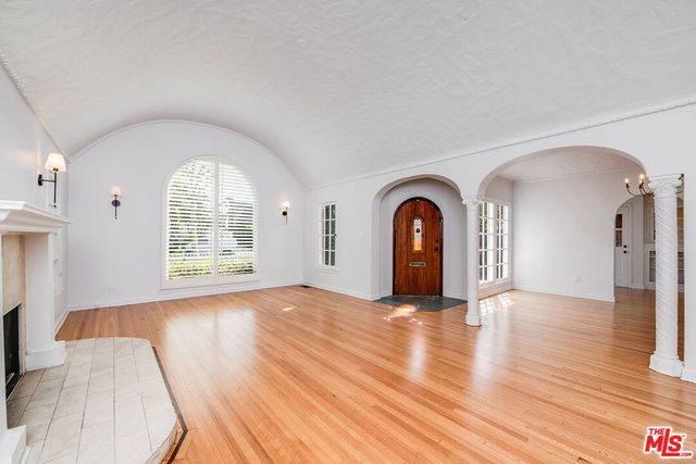 1217 S Genesee Avenue, Los Angeles, CA 90019