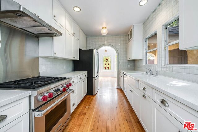 1217 S Genesee Avenue, Los Angeles, CA 90019