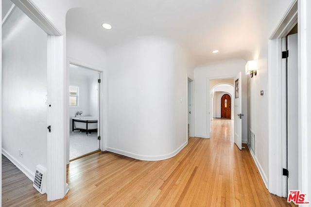 1217 S Genesee Avenue, Los Angeles, CA 90019