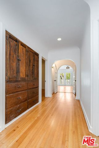 1217 S Genesee Avenue, Los Angeles, CA 90019