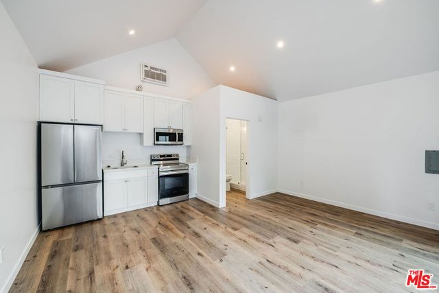 1217 S Genesee Avenue, Los Angeles, CA 90019