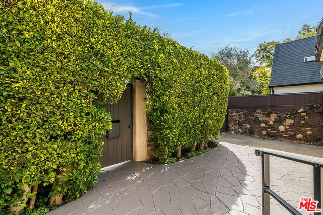 1217 S Genesee Avenue, Los Angeles, CA 90019