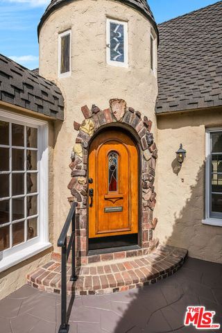 1217 S Genesee Avenue, Los Angeles, CA 90019