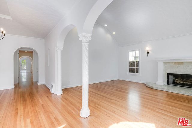 1217 S Genesee Avenue, Los Angeles, CA 90019