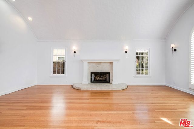 1217 S Genesee Avenue, Los Angeles, CA 90019