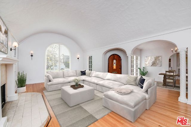 1217 S Genesee Avenue, Los Angeles, CA 90019