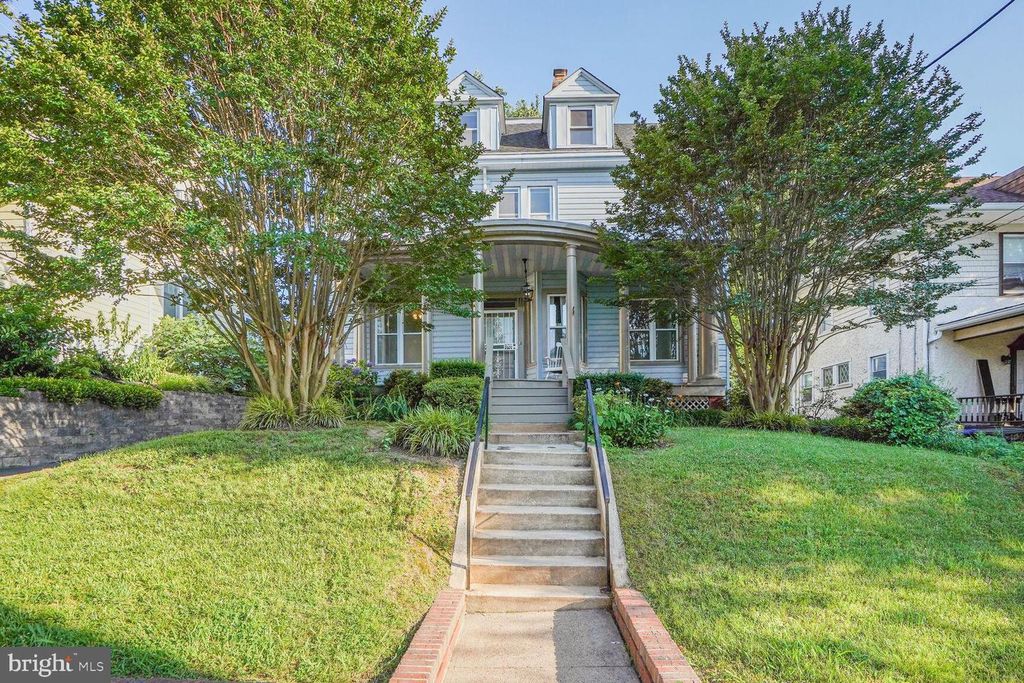 1033 NEWTON ST NE, Washington, DC 20017