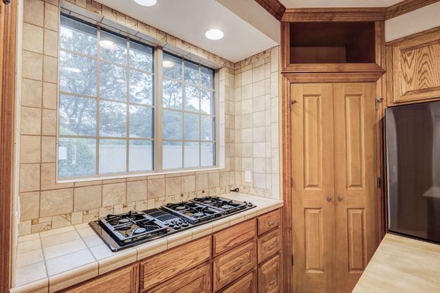 648 Laketrail Drive, Richardson, TX 75081