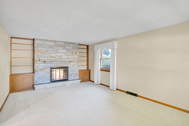 1666 Lin Lor Court, Elgin, IL 60123