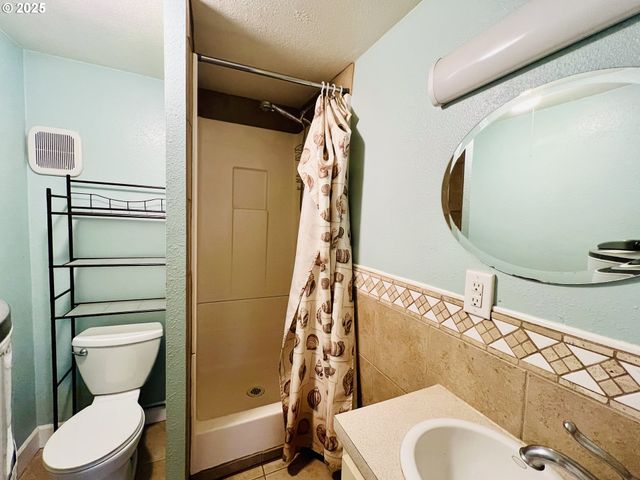 119 OAKBOURNE Ln, Winchester, OR 97495