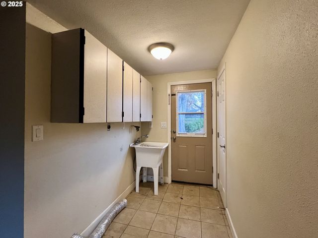 119 OAKBOURNE Ln, Winchester, OR 97495