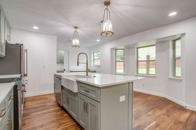 220 Rolling Hills Drive, Aledo, TX 76008