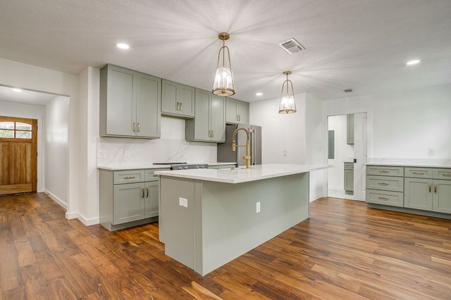 220 Rolling Hills Drive, Aledo, TX 76008