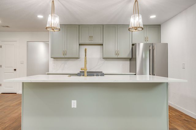 220 Rolling Hills Drive, Aledo, TX 76008