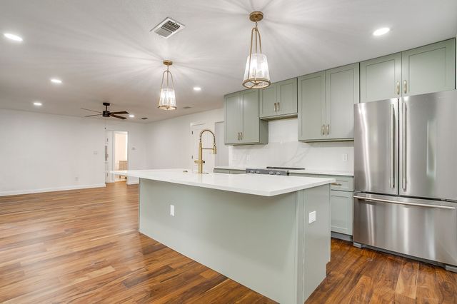220 Rolling Hills Drive, Aledo, TX 76008