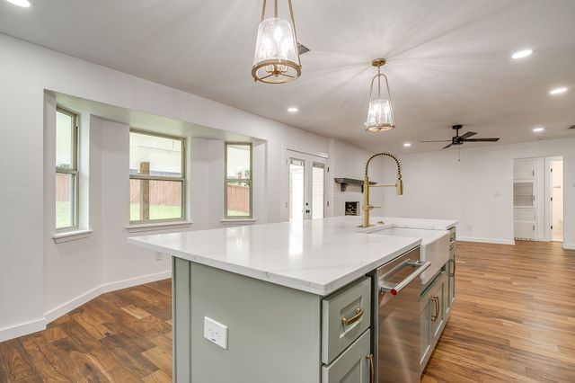 220 Rolling Hills Drive, Aledo, TX 76008