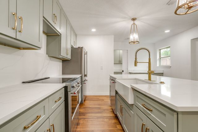 220 Rolling Hills Drive, Aledo, TX 76008