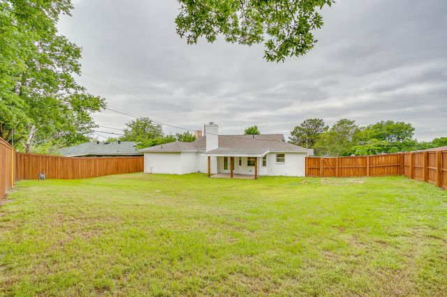 220 Rolling Hills Drive, Aledo, TX 76008