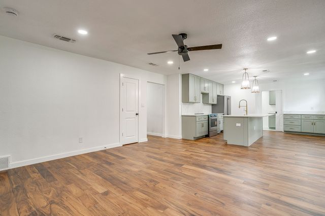 220 Rolling Hills Drive, Aledo, TX 76008