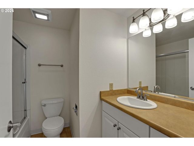 4703 Sw POMONA St, Portland, OR 97219