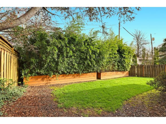 4703 Sw POMONA St, Portland, OR 97219