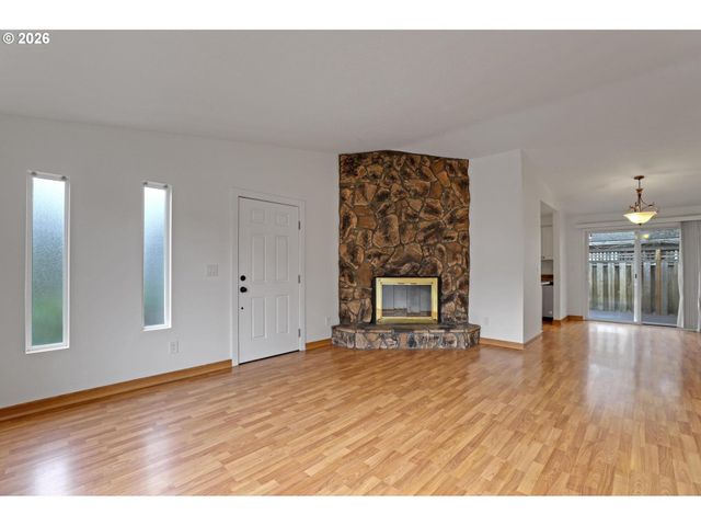 4703 Sw POMONA St, Portland, OR 97219